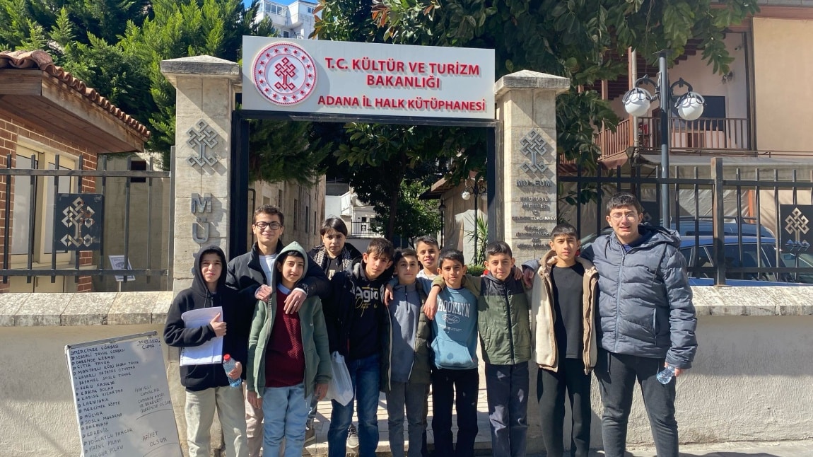 Okulumuz Kütüphane Öğrencileri Danışman Öğretmen Muhammed Sıddık Özdemir Nezaretinde İl Halk Kütüphanesini Ziyaret Ettiler.